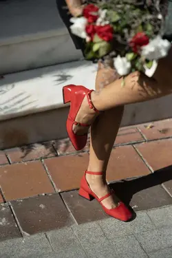 کفش پاشنه بلند ورنی کمربند‎دار پوشیده پشت کوتاه قرمز برند sovrana کد 1700912946