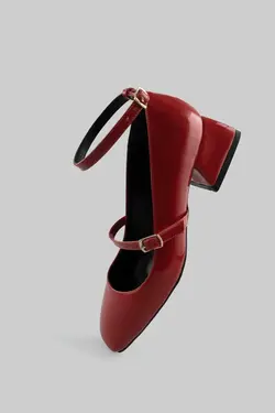 کفش پاشنه بلند ورنی کمربند‎دار پوشیده پشت کوتاه قرمز برند sovrana کد 1700912946