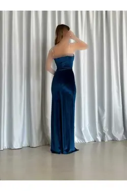 لباس مجلسی نامزدی پارچه مخملی چاک دار سنگی آبی نفتی بند‎دار زنانه برند WOST کد 1703751398