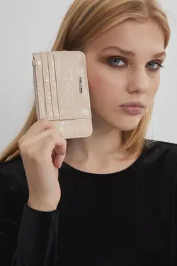 چرم مصنوعی به صورت پوست تمساح جا کارتی برند Bershka کد 1648382359