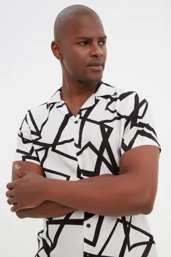 پیراهن متناسب یقه طرحدار آستین کوتاه سفید مردانه برند TRENDYOL MAN کد 1648991665