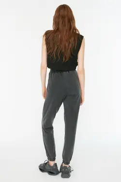 شلوار راحتی لخت بافتنی جیب دار قابل شستشو جاگر خاکستری آنتراسیت برند TRENDYOLMİLLA کد 1649609146