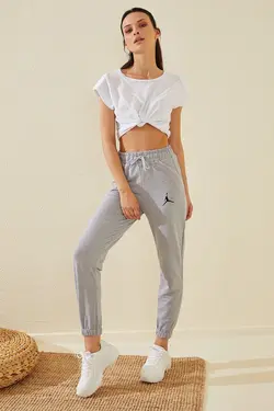 شلوار راحتی کمر کشی نخی جاگر طوسی زنانه برند Sun Victoria کد 1649786587