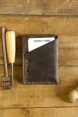 دودی جا کارتی دست ساز دستی چرم اصل مردانه برند New Coast Leather 1900's کد 1649874968