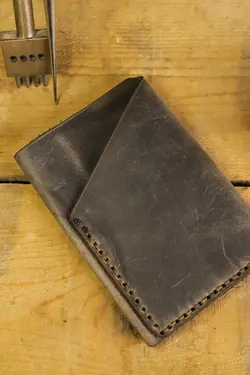 دودی جا کارتی دست ساز دستی چرم اصل مردانه برند New Coast Leather 1900's کد 1649874968