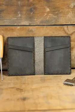 دودی جا کارتی چرم اصل دست ساز دستی مردانه برند New Coast Leather 1900's کد 1649874788