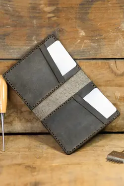 دودی جا کارتی چرم اصل دست ساز دستی مردانه برند New Coast Leather 1900's کد 1649874788