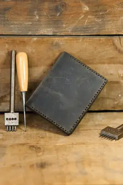 دودی جا کارتی چرم اصل دست ساز دستی مردانه برند New Coast Leather 1900's کد 1649874788