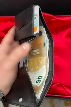 کیف پول اتوماتیک جا کارتی چرم مشکی برند Carlino کد 1707001392