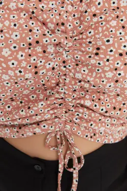 بلوز بافتنی طرح‎دار چیندار طرح گلدار صورتی برند Trendyol Curve کد 1651051387