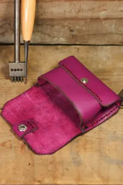 صورتی جا کارتی دست ساز دستی چرم اصل زنانه برند New Coast Leather 1900's کد 1651562168
