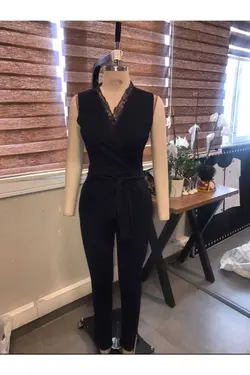 سرهمی مجلسی جیب دار پارچه کرپ کشی طرح توری یقه کمربند‎دار مشکی برند Secret Passion Lingerie کد 1652211967