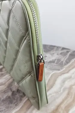 کلاسور طلقی حرفه ای طرح پنبه دوزی شده 140 مک بوک کیف اسناد برند Vardo کد 1652435733