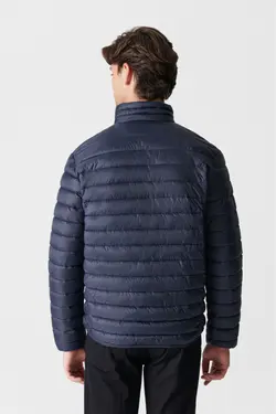 کاپشن فوق العاده پنبه دوزی شده بادگیر یقه ایستاده سبک سرمه ای مردانه برند Avva کد 1652585946