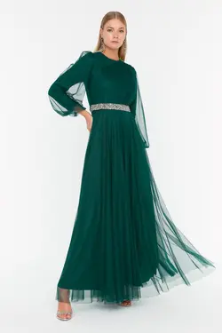 لباس مجلسی پوشیده کمربند نگین‎دار یقه کمر طرحدار سبز برند TRENDYOL MODEST کد 1652867579