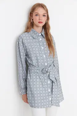 پیراهن بافته شده طرح‎دار راه‎راه طوسی کمربند پارچه ای برند TRENDYOL MODEST کد 1652867449