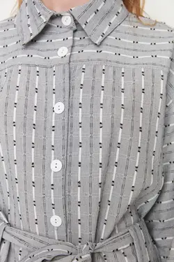 پیراهن بافته شده طرح‎دار راه‎راه طوسی کمربند پارچه ای برند TRENDYOL MODEST کد 1652867449