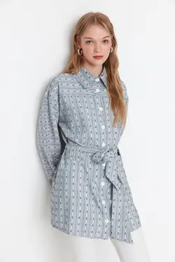 پیراهن بافته شده طرح‎دار راه‎راه طوسی کمربند پارچه ای برند TRENDYOL MODEST کد 1652867449
