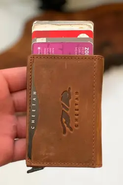 بسته طراحی ویژه جا کارتی چرم اصل برند cheetah quality کد 1656935231