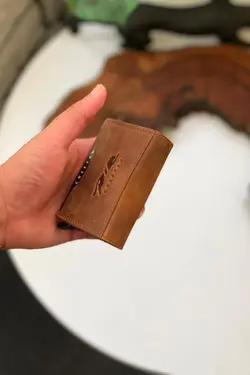 بسته طراحی ویژه جا کارتی چرم اصل برند cheetah quality کد 1656935231