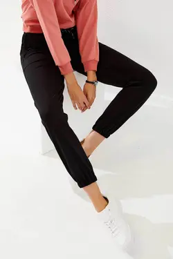 شلوار راحتی پاچه کشی طرح‎دار جیبدار مشکی زنانه برند Tommy Life کد 1662954376