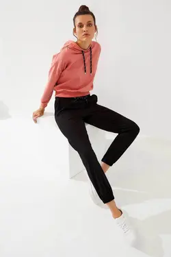 شلوار راحتی پاچه کشی طرح‎دار جیبدار مشکی زنانه برند Tommy Life کد 1663039392