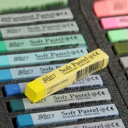 پاستل گچی گالری کد 067 ( Olive green yellowish )