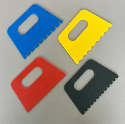 لیسه شیاردار 4 عددی پلاستیکی دسته دار