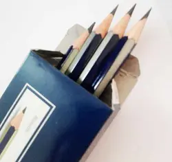 مداد طراحی فابر کاستل مدل گلدفابر با درجه سختی نوک ۴B