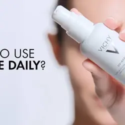 کرم ضد آفتاب و ضد پیری و جوانساز بی رنگ ویشی VICHI مدل Capital Soleil حجم 40 میل| ضد چروک و ضد لک، SPF50+