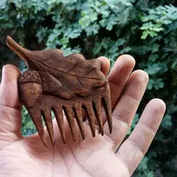 شانه چوبی طرح برگ و بلوط