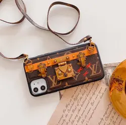 قاب لویی ویتون صندوقی قفل فلزی با بند ست