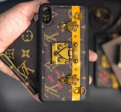 قاب لویی ویتون صندوقی قفل فلزی با بند ست