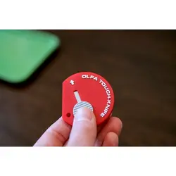 کاتر مینی جیبی گرد الفا OLFA Magnet touch- knife مدل TK-4