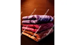 حوله دست و صورت بزرگ هنر طرح لاله