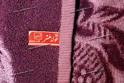 حوله دست و صورت بزرگ هنر طرح میخک