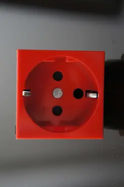 پریز برق لگراند قرمز