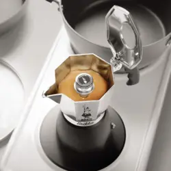 مشخصات، قیمت و خرید اسپرسوساز بیالتی مدل بریکا پایه مشکی 2 کاپ | فروشگاه اینترنتی ایلیا