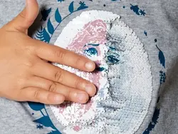 بلوز تمام پنبه‌ای پولک برگردان فروزن(2تا4سال)