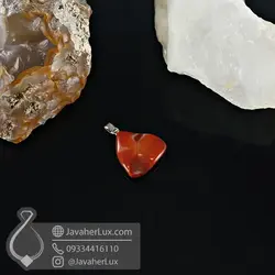 مدال عقیق طبیعی کارنلین تراش مثلث مدل آسمان کوه _ کد 400920