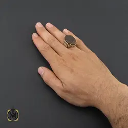 انگشتر عقیق با حکاکی ذکر صلوات مردانه هنر دست استاد شرفیان - کد 8869