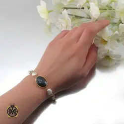 دستبند حدید صینی لابرادوریت مروارید پرورشی زنانه طرح تبسم - کد 1197