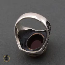 انگشتر عقیق قرمز مردانه با حکاکی ومن یتق الله - کد 8626