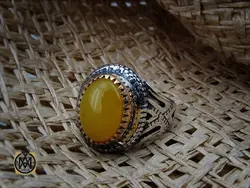 انگشتر عقیق زرد با حکاکی شرف الشمس مردانه – کد 8826