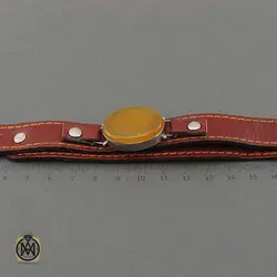 دستنبد چرم طبیعی مردانه با نگین عقیق حکاکی یا زینب (س) - کد 1232