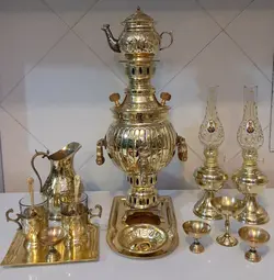 کد 6-230   سماور زغالی 2/5 لیتری دسته آویز ست 16 پارچه برنجی