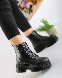 کد 2- 872   کفش زنانه نیم بوت لژدار