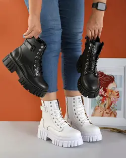 کد 2- 872   کفش زنانه نیم بوت لژدار