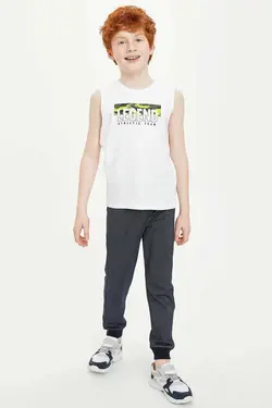 تیشرت آستین حلقه ای پسرانه سفید چاپ دار دیفاکتو