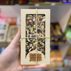 شکلات هدیه با تاپینگ پسته بادام تخم آفتاب گردان